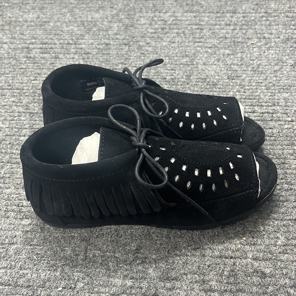 Minnetonka Women’s Fringe Lyra Open Toed Boot (3163) - Picture 2 of 6